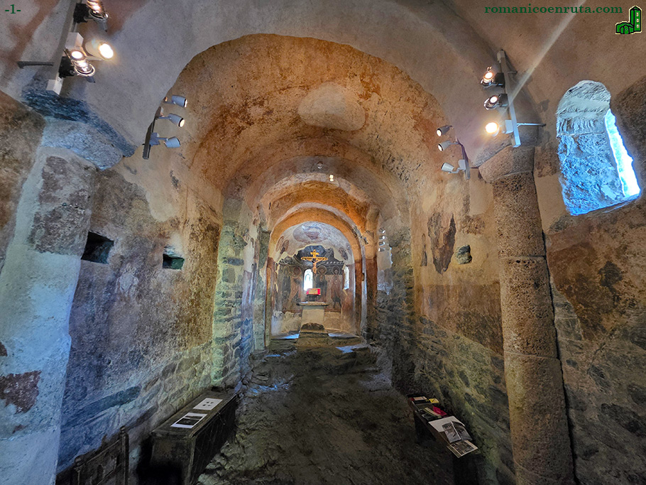NAVE DESDE PUERTA DE ACCESO.