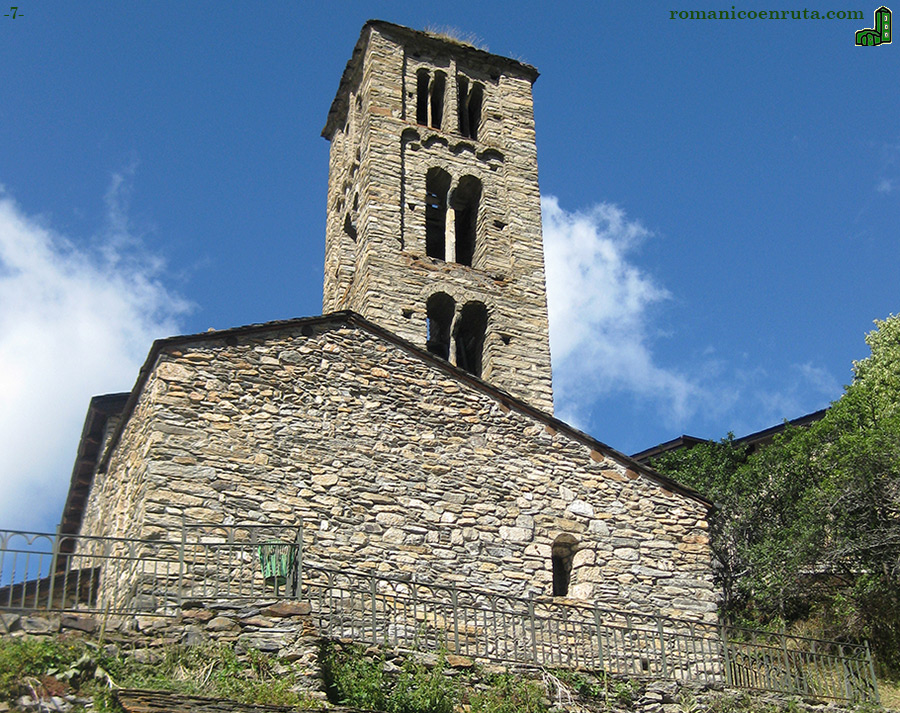 CAMPANARIO y CABECERA RECTANGULAR.