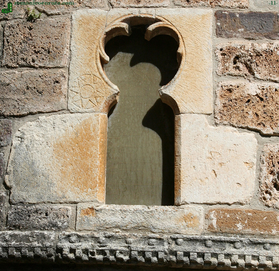 &Aacute;BSIDE CENTRAL. VENTANA CALLE IZQUIERDA.