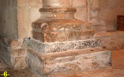 BASA COLUMNA IZQUIERDA ARCO TRIUNFAL.