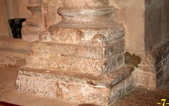 BASA COLUMNA DERECHA ARCO TRIUNFAL.