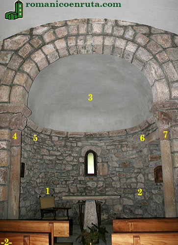 ARCO TRIUNFAL Y B&Oacute;VEDA ABSIDAL.