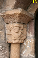 CAPITEL IZQUIERDO DE LA VENTANA: &iquest;REPRESENTACI&Oacute;N DEL AVARO?