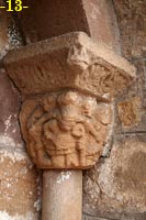 CAPITEL DERECHO DE LA VENTANA: OBISPO CASTIGADO.