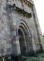 PORTADA NORTE: VISTA LATERAL.