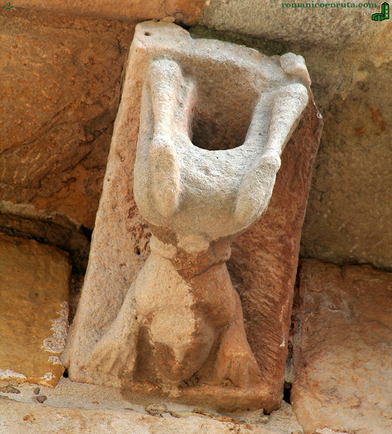 CANECILLO: EQUILIBRISTA.