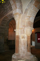 NAVE DEL EVANGELIO: COLUMNA DERECHA PRIMER TRAMO.