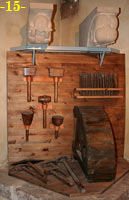 PANEL CON UTENSILIOS DE CANTERO.