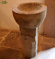 PILA DE AGUA BENDITA.