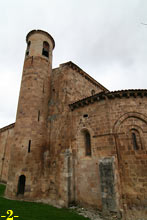 LADO SUR DEL PRESBITERIO Y TORRE.