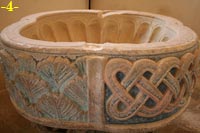 CUBA: DECORACI&Oacute;N DE PALMETAS (L&Oacute;BULO B)  Y ENTRELAZOS "NUDOS DE SALOM&Oacute;N" (L&Oacute;BULO A).