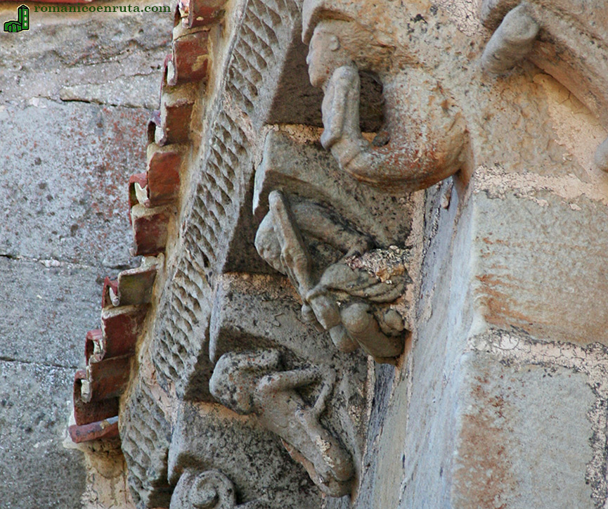 CANES DE LA CORNISA PRESBITERIO SUR.