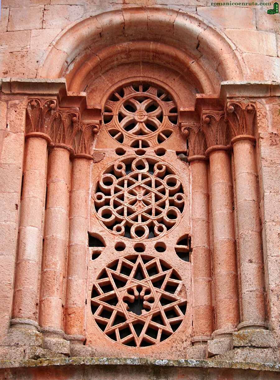 CABECERA. DETALLE DE LA VENTANA CENTRAL.