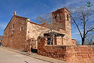 FACHADAS SUR y OESTE.