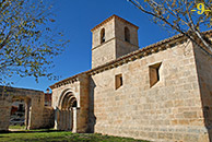 MURO SUR Y PUERTA DE ACCESO AL ATRIO.