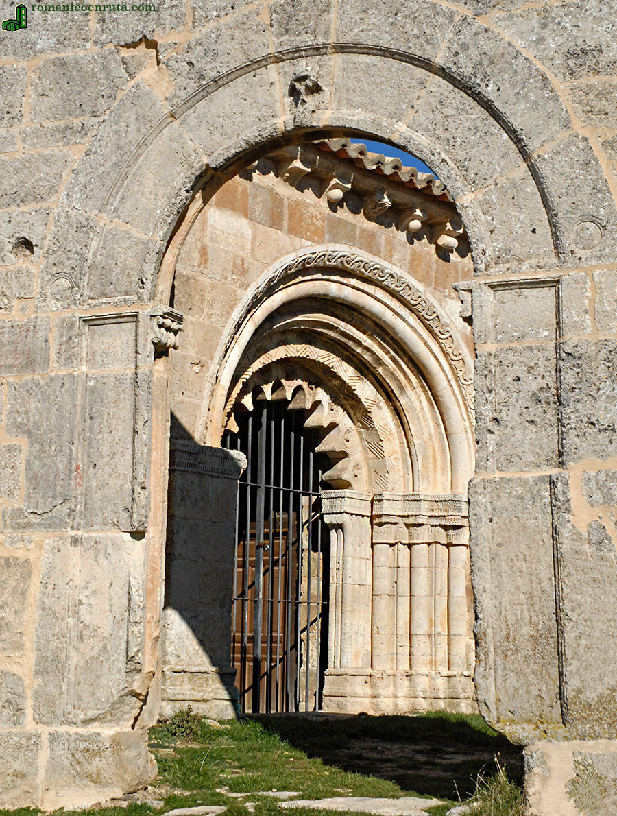 SAN PEDRO DE VILLACADIMA. PORTADA SUR.
