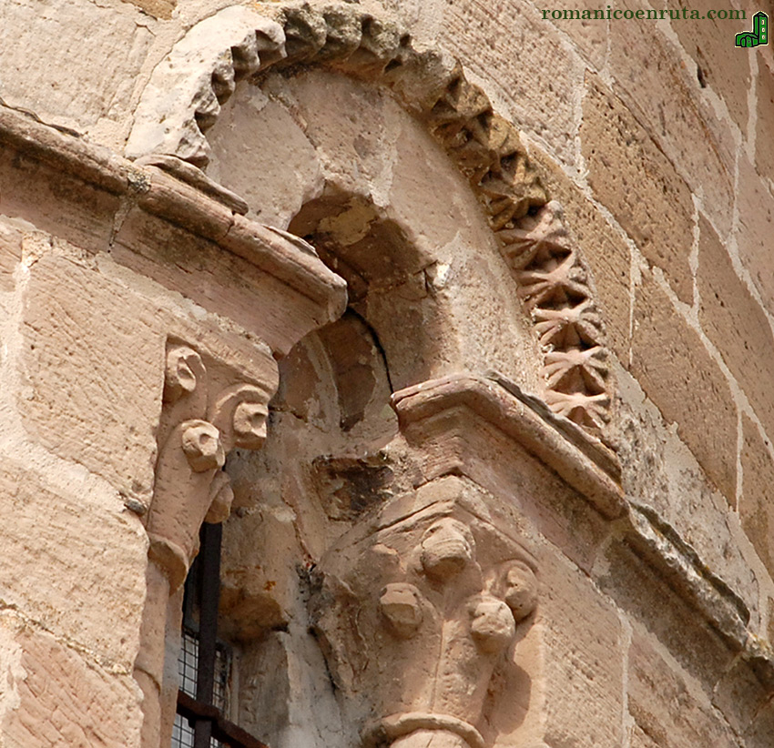 VENTANA CENTRAL. VISTA LATERAL.