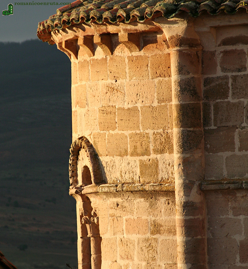 VENTANA CENTRAL VISTA DESDE EL NORTE.