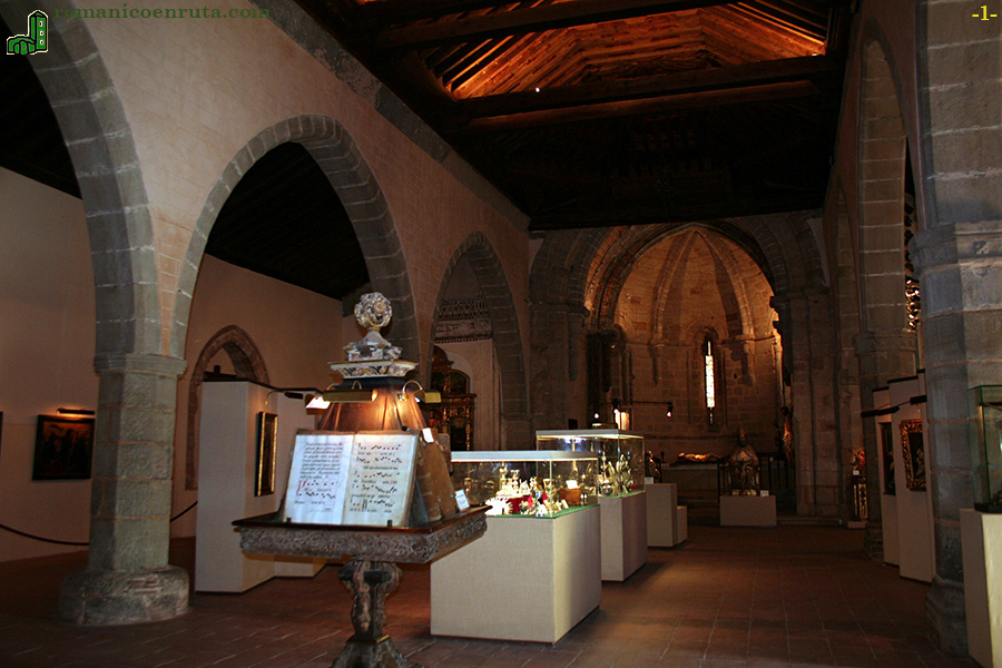 NAVE CENTRAL Y HEMICICLO ABSIDAL.