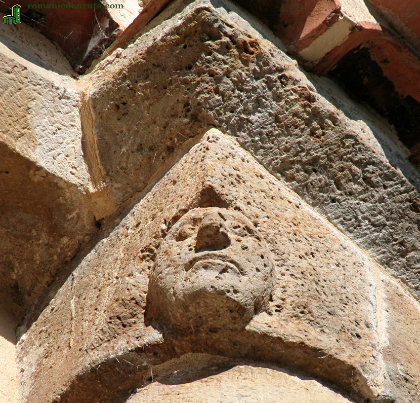 CAPITEL DE LA CORNISA. DETALLE.