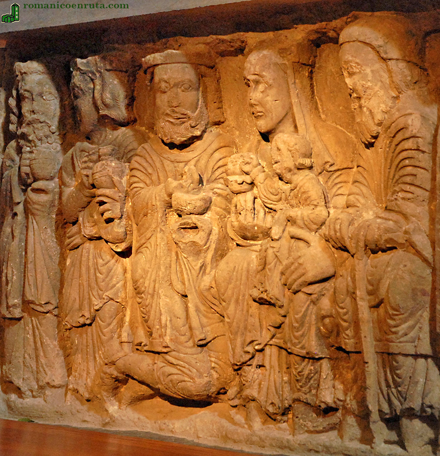 FRONTAL DE ALTAR.VISTA LATERAL.