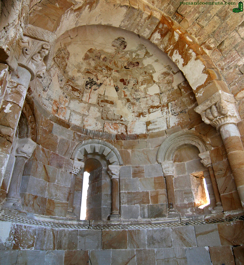 INTERIOR DEL SEMIC&Iacute;RCULO ABSIDAL.