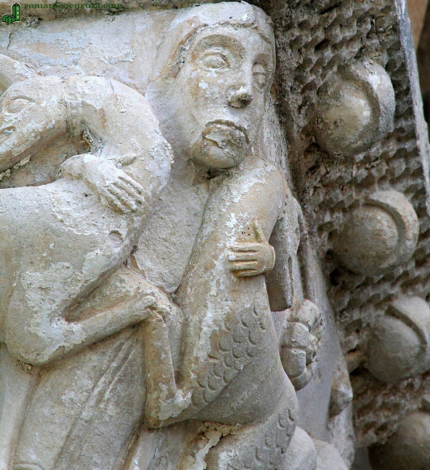 DETALLE DEL CAPITEL NORTE DEL ARCO TRIUNFAL.