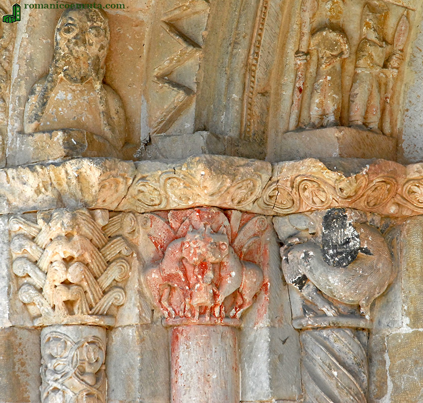 CAPITELES DEL LADO IZQUIERDO.