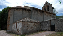 LA IGLESIA VISTA DESDE EL NORESTE.