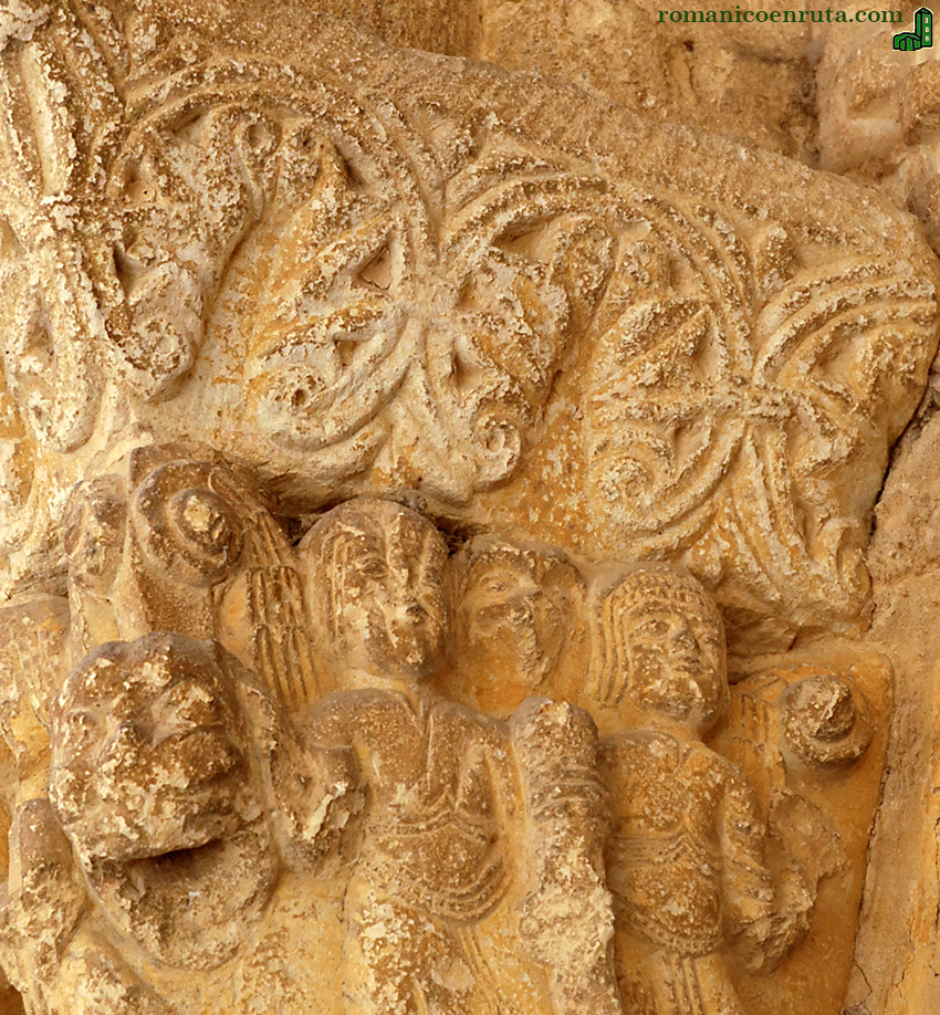 DETALLE DEL CAPITEL INTERIOR IZQUIERDO.