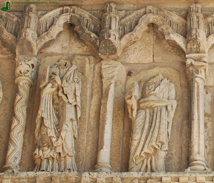 AP&Oacute;STOLES 2 y 3 DEL LADO DERECHO.