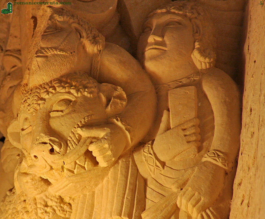 CAPITEL: SANS&Oacute;N DESQUIJARANDO AL LE&Oacute;N.