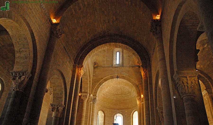 ARCOS FORMAROS y CAPITELES.