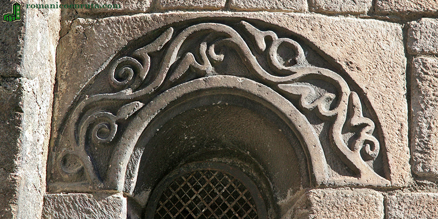 VENTANA SUR. DETALLE DE LA DECORACI&Oacute;N VEGETAL.