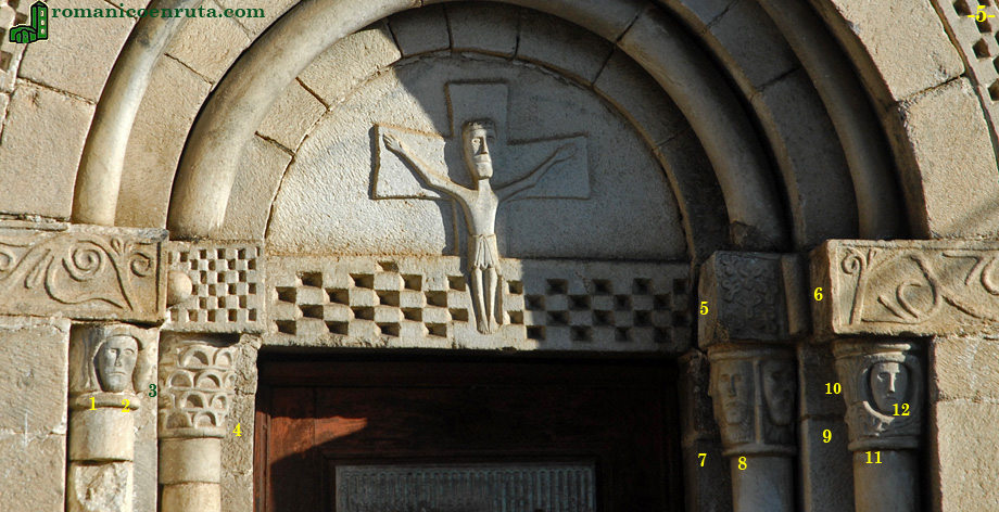 TÍMPANO y CAPITELES.