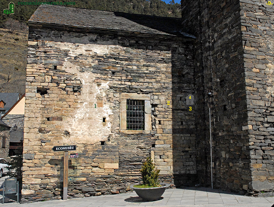 FACHADA DE PONIENTE.