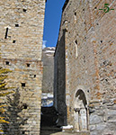 PASAJE ENTRE CAMPANARIO y FACHADA DE PONIENTE.