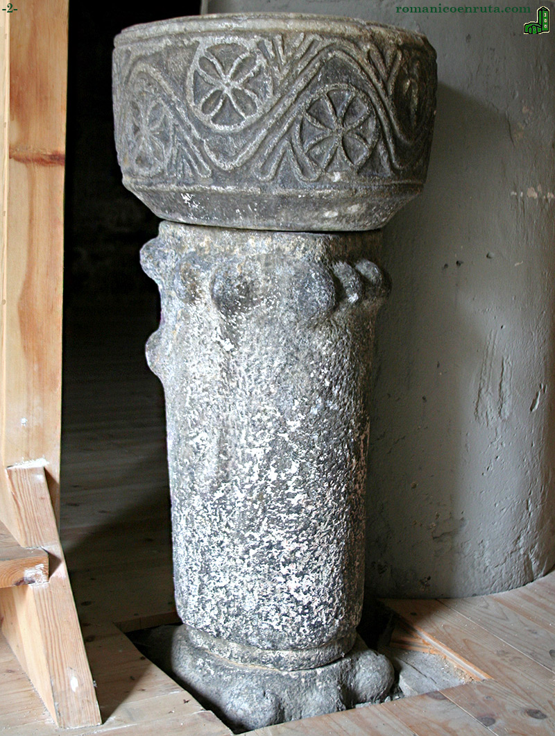 PILA DE AGUA BENDITA.