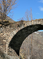 ARRANQUE DEL ARCO. AGUAS ABAJO, LADO OESTE.