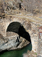 PUENTE DESDE EL LADO ESTE.