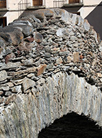 AGUAS ABAJO. LADO OESTE.