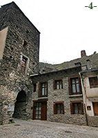 TORRE DEL RECINTO AMURALLADO.