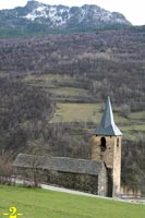 LA IGLESIA DESDE LA CARRETERA QUE SUBE A gINESTARRE.