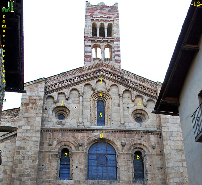 FACHADA DE PONIENTE.