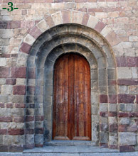 FACHADA OESTE: PORTADA IZQUIERDA.