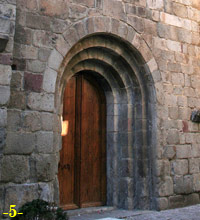 FACHADA OESTE: PORTADA DERECHA.