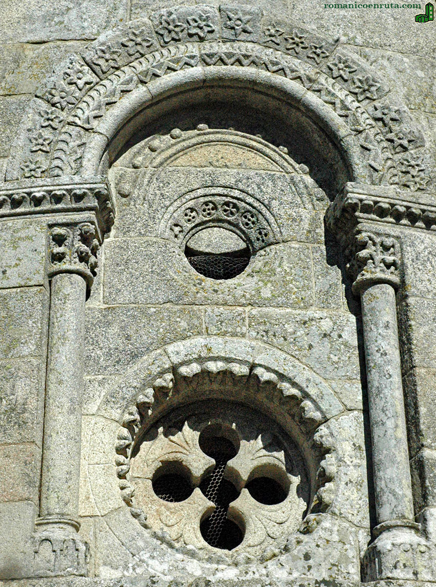 SAN PEDRO DE VILANOVA DE DOZ&Oacute;N. VENTANA DEL &Aacute;BSIDE.