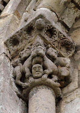 SILI&Oacute; (CANTABRIA). CAPITEL VENTANA DEL &Aacute;BSIDE.