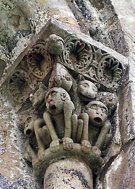 SILI&Oacute; (CANTABRIA). CAPITEL VENTANA DEL &Aacute;BSIDE.